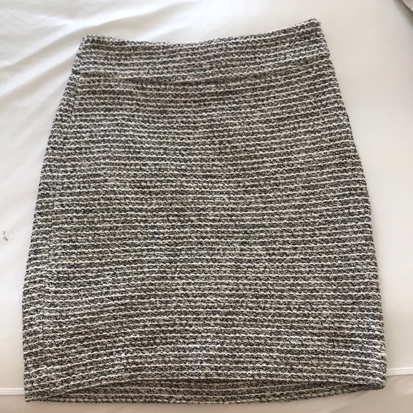 Banana Republic Dresses & Skirts - Tweed pencil skirt